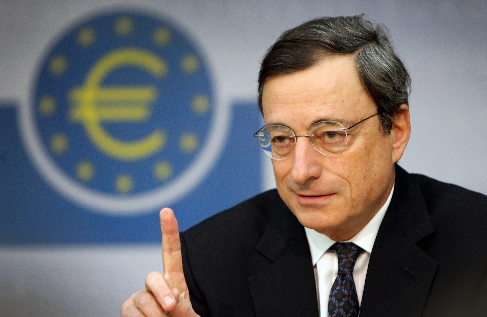 Draghi siguiendo los dictados de la banca privada y del gobierno alemán