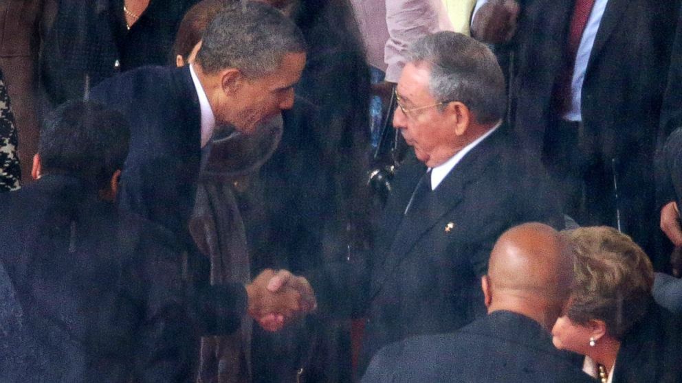 Saludo en el funeral de Mandela entre Raúl Castro y Obama